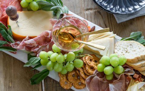 Jídelní lístek; Nabídka pochutin je pouze informativní a není stálá, protože se Vás snažíme vždy něčím překvapit.